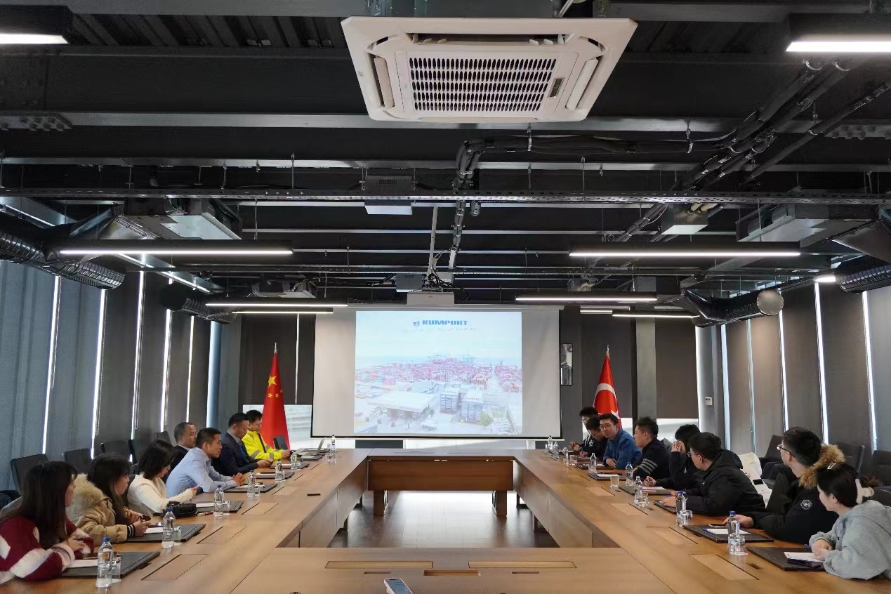 20240308-奔赴四海铸实践真知 对话世界立时代潮头——2024年精品无码久久久久久久久_国产精品一区二区三区四区五区_欧美亚洲国产激情一区二区_午夜精品久久久久久久久久久久_亚洲欧洲中文日韩久久AV乱码_91精品欧美一区二区三区_久久精品一区二区免费播放_日韩高清大片永久免费入口_久久国产欧美日韩精品免费_欧美一区二区三区久久综合_国产精品天天狠天天看“知行计划”研究生骨干海外实践纪实-中东欧实践支队-支队成员与昆波特码头相关投资企业代表座谈.jpg